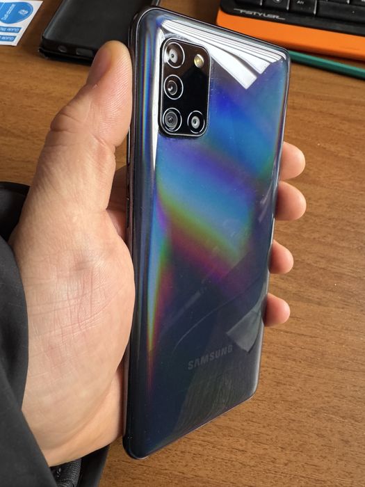 Samsung A31, 4gb оперативы, 64gb встроеная + слот.