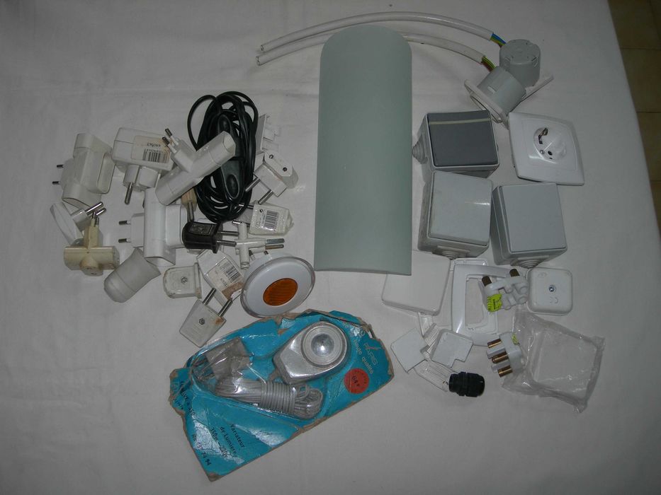 Acessórios elétricos. Lote completo. Preço por tudo.