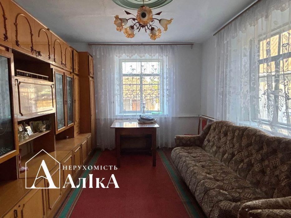 Продам просторий будинок неподалік міста