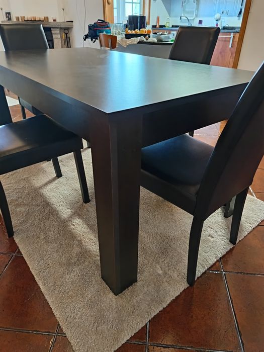 Mesa de refeição para sala. Sem cadeiras