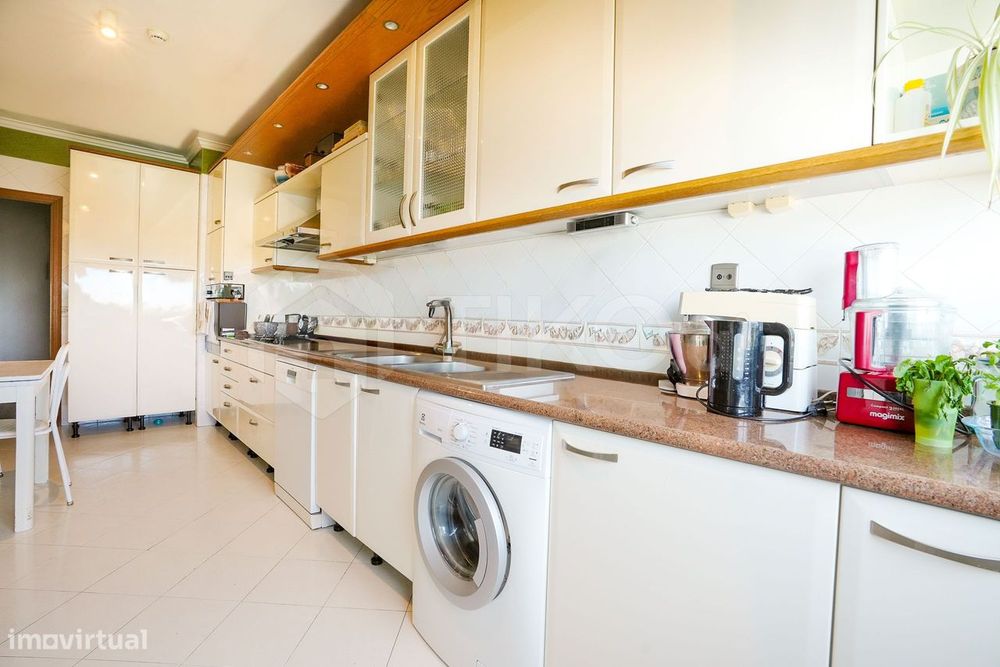 T3 Com 139 M², 2 Lugares De Garagem E Arrecadação | Telheiras, Lisboa