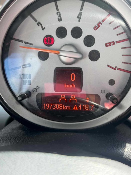 Carro Mini Cooper 1.6D 110cv