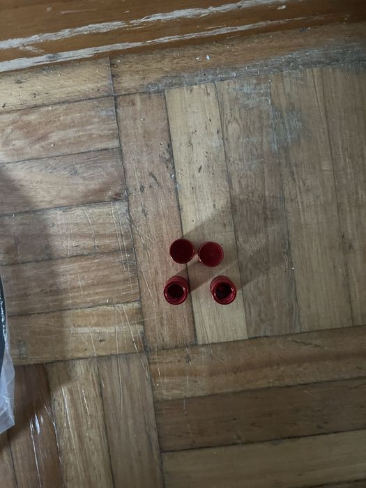 Tampas de camera de ar personalizadas vermelhas