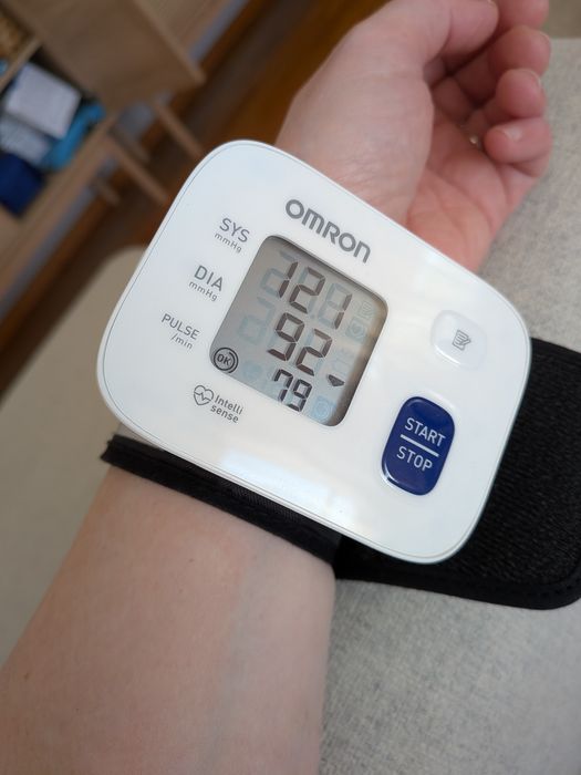 Omron medidor de tensão arterial pulso a funcionar na perfeição, pouco uso