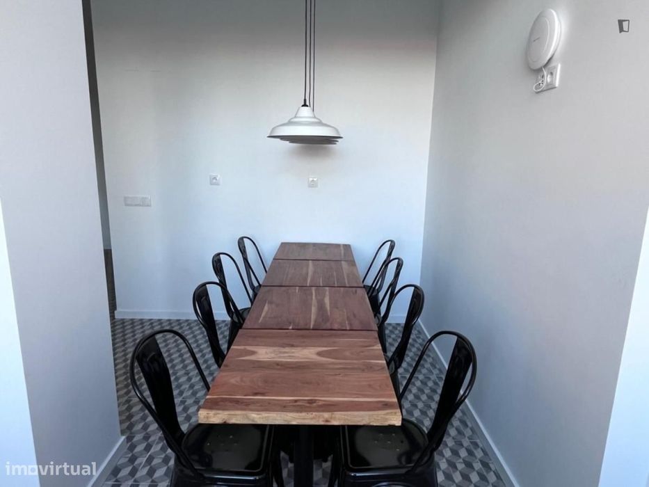 Quarto - localizado em São Sebastião Lisbon