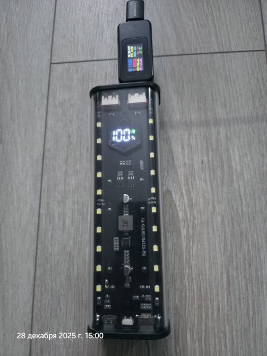 Повербанк с быстрой зарядкой и яркой прдсветкой