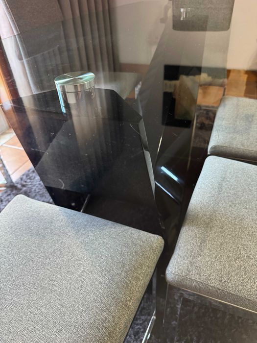 Mesa de Jantar Vidro + 6 Cadeiras + Tapete Moderno