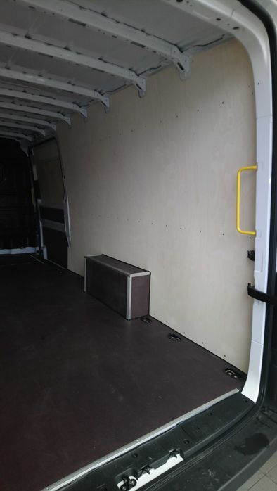 Zabudowa samochodu dostawczego VW Crafter L5H3 i innych modeli