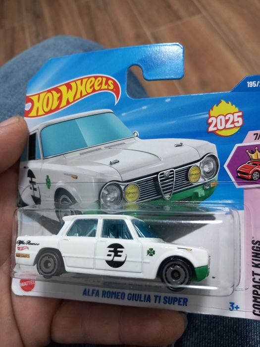 Alfa romeo giulia ti super hotwheels