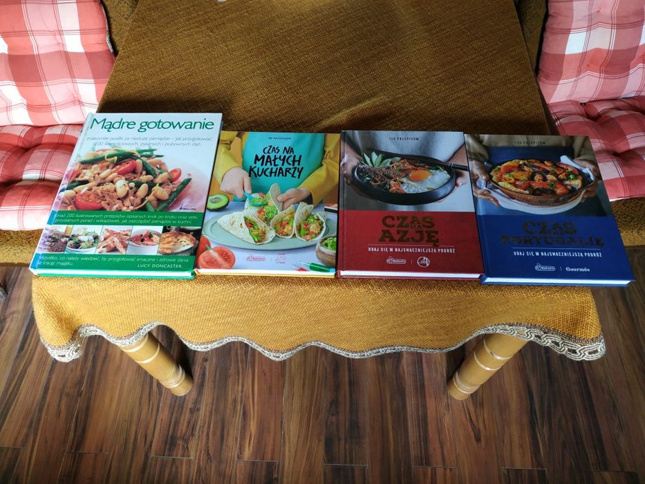 Cena za 4szt Książki kulinarne książki z przepisami z Biedronki