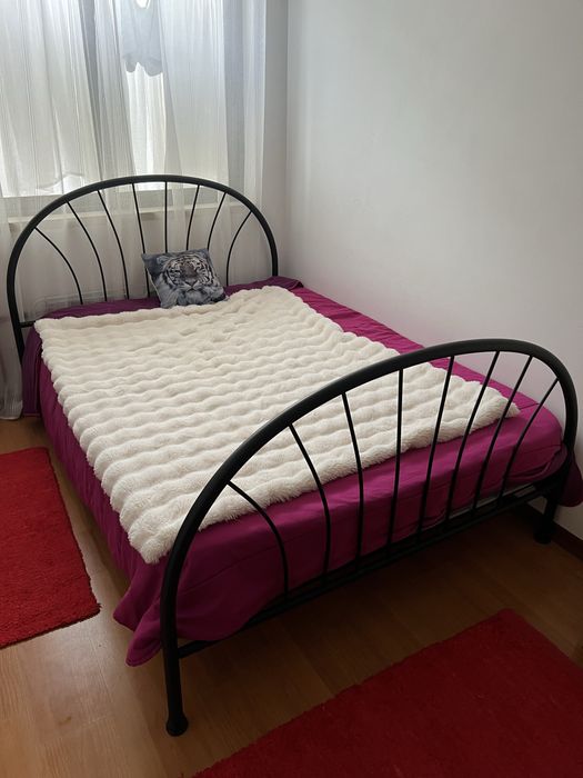 Cama de casal bom estado