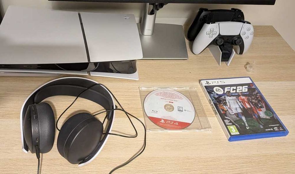 PS5 Slim com leitor de CD´s + 2 Comandos + Base caarregamento Sony + Headset Sony + 2 Jogos