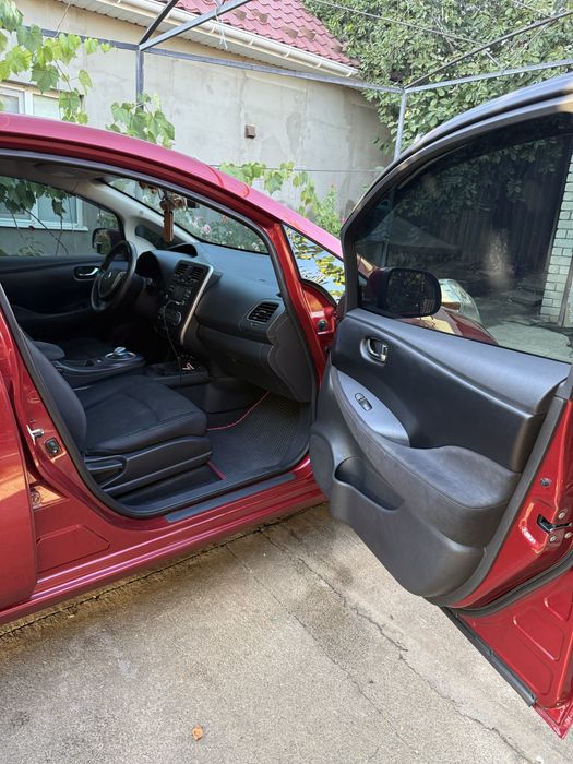 Nissan LEAF 2015