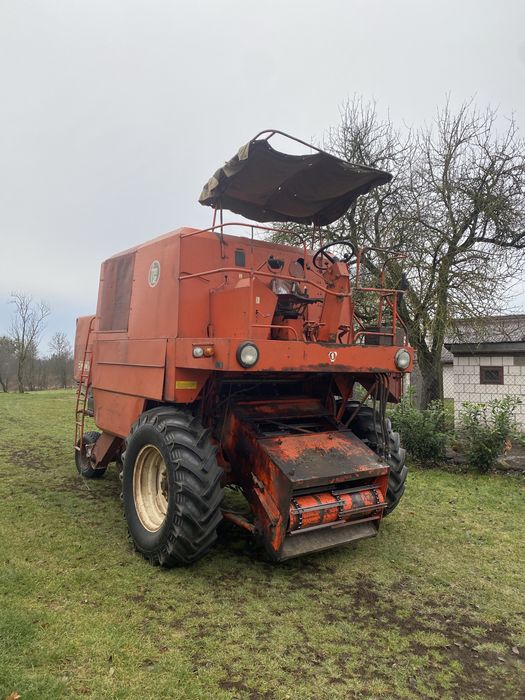 Kombajn zbożowy bizon super Z056