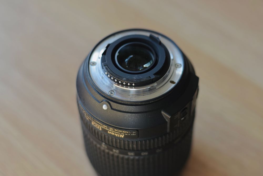 Objetiva Nikon 18-140mm f/3.5-5.6G