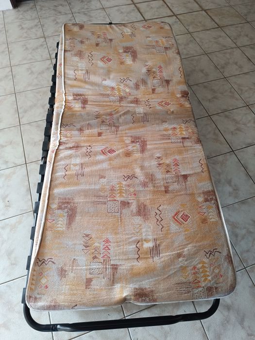 Cama dobrável de solteiro