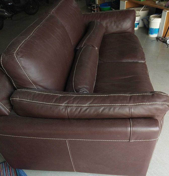Sofá 3 lugares em pele