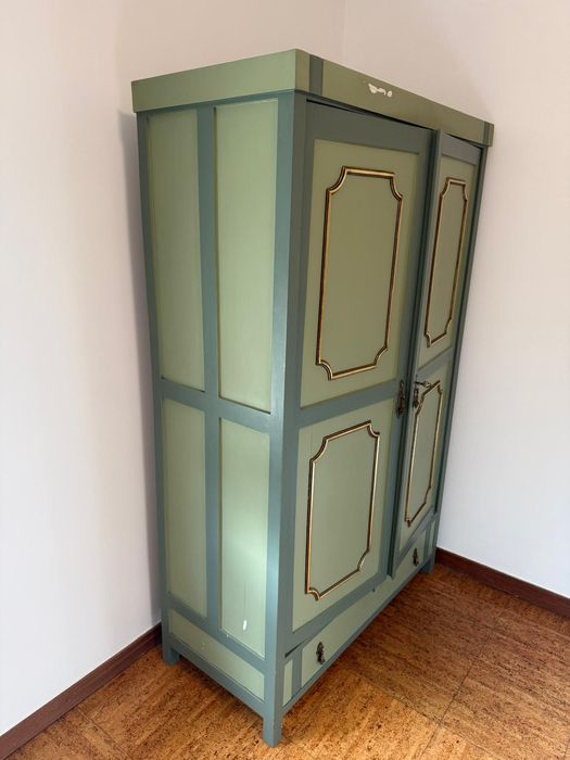 Armário verde incrível