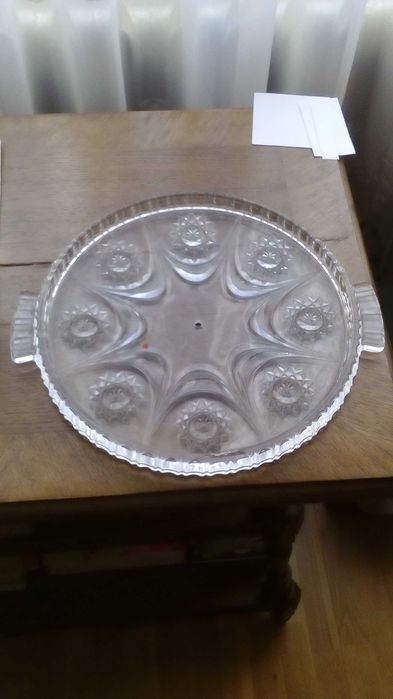 Kryształowa patera z otworem