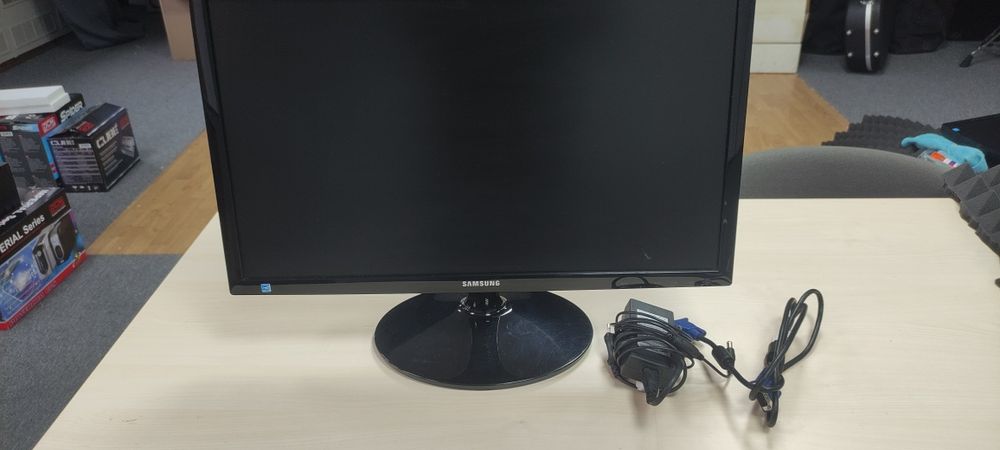 Монитор Samsung S23B300