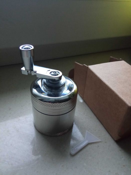 Mini młynek - metalowy, solidny