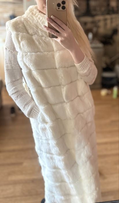 Шикарная белосснежная жилетка из шиншиллы ,натуральный мех