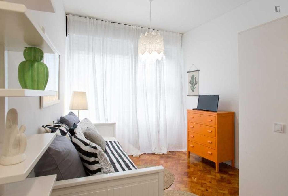 Estúdio com estilo no coração do arroios com patio — o bairro mais cosmopolita de lisboa