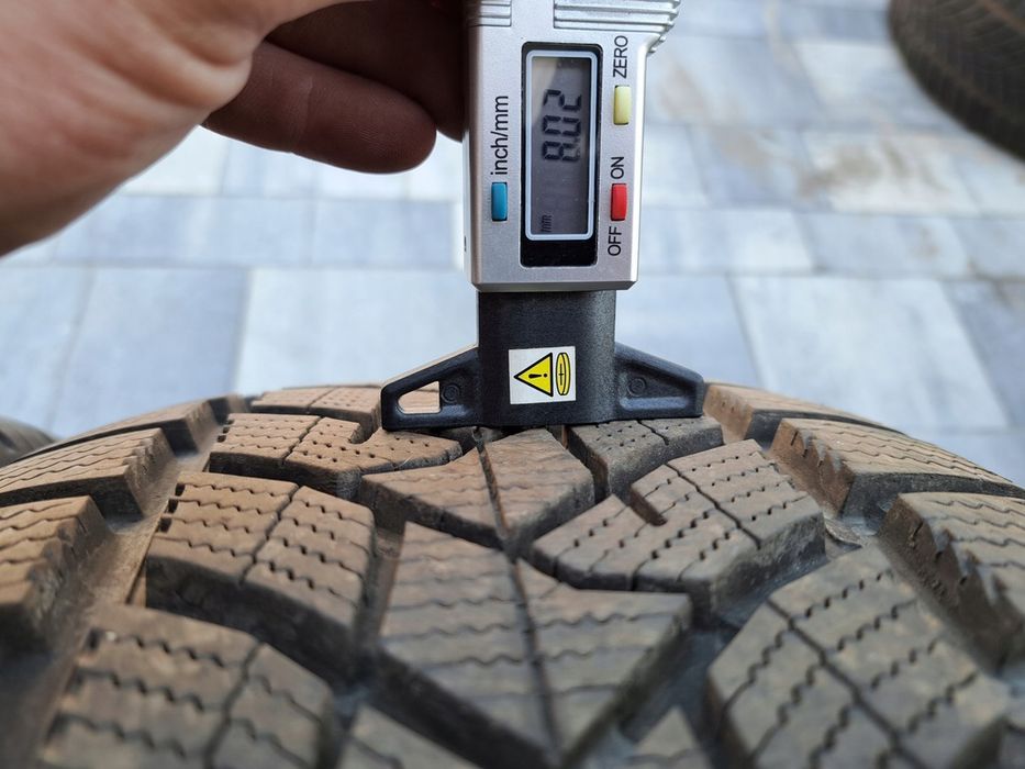 4x opony zimowe  235/45R20 Dunlop Winter Sport 5 suv  (A76)