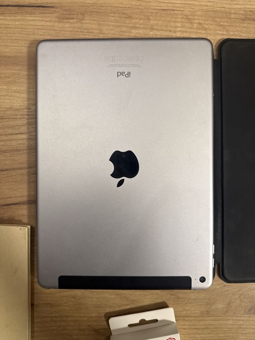 iPad Air 2 i Apple Watch series 8 45mm dodatki