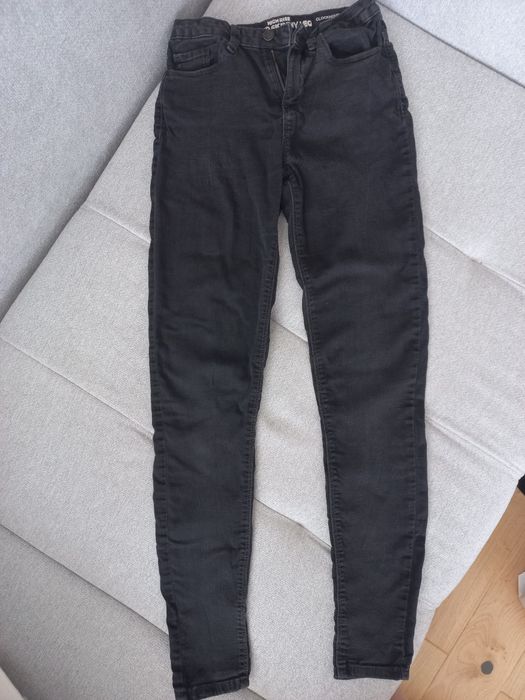 Czarne spodnie dzinsowe