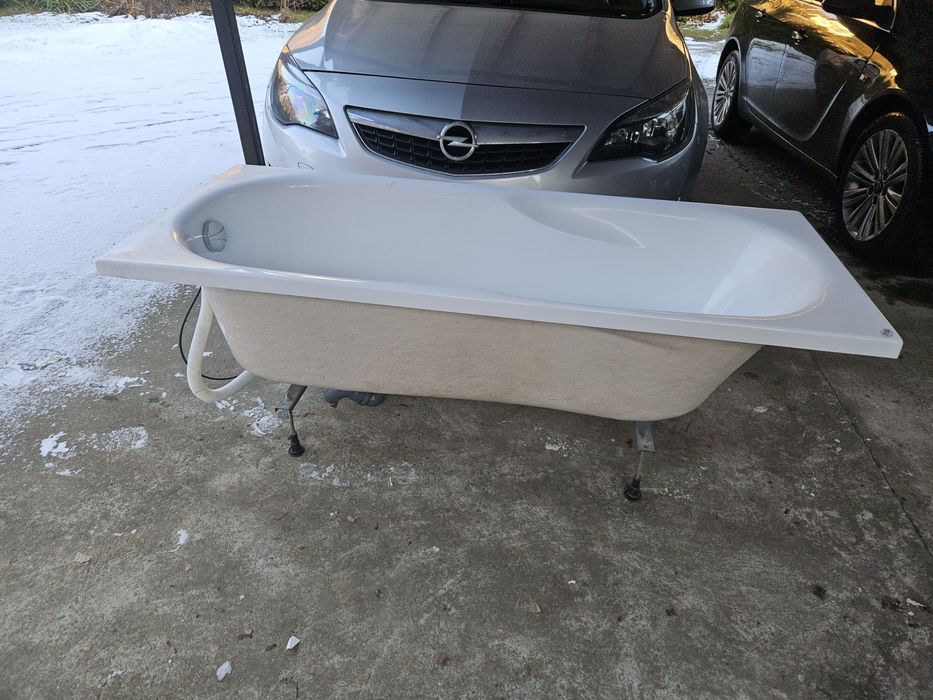 Biała używana wanna