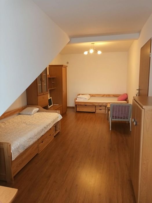 Duży umeblowany pokój na wynajem