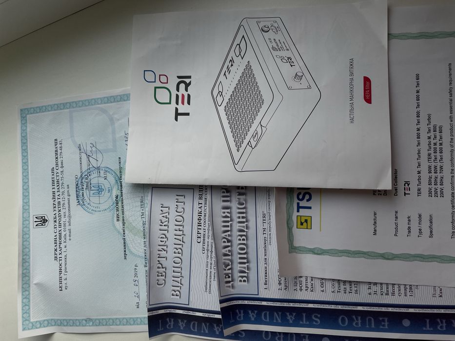 Настільна манікюрна витяжка Teri 800 М біла