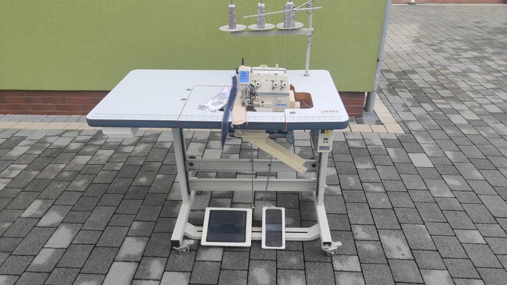 Maszyna krawiecka owerlok juki servo