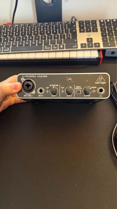 Behringer UMC22 Audio Interface480209927281070081