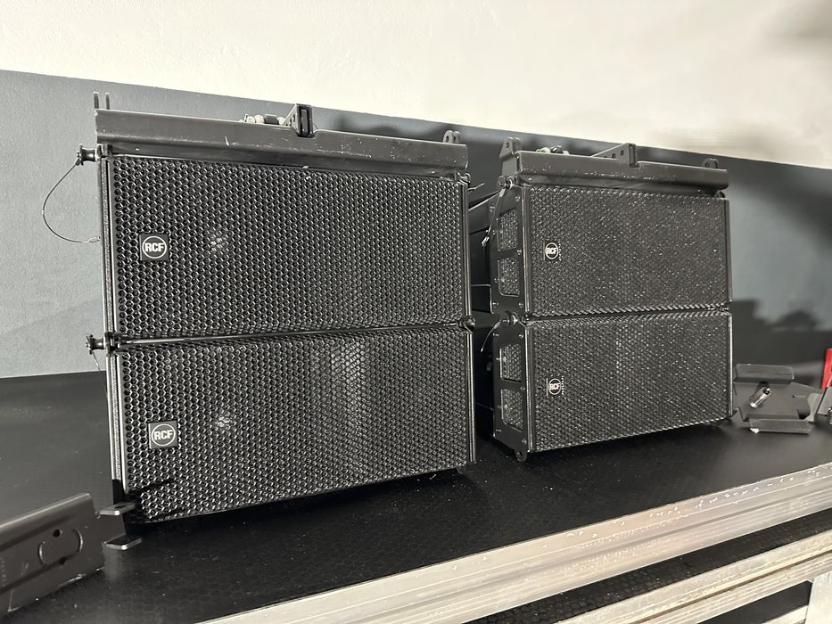 Colunas Line Array RCF HDL-6-A com Flybar