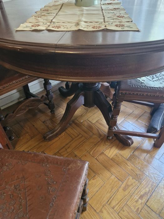 Vendo mesa de sala extensível com 6 cadeiras