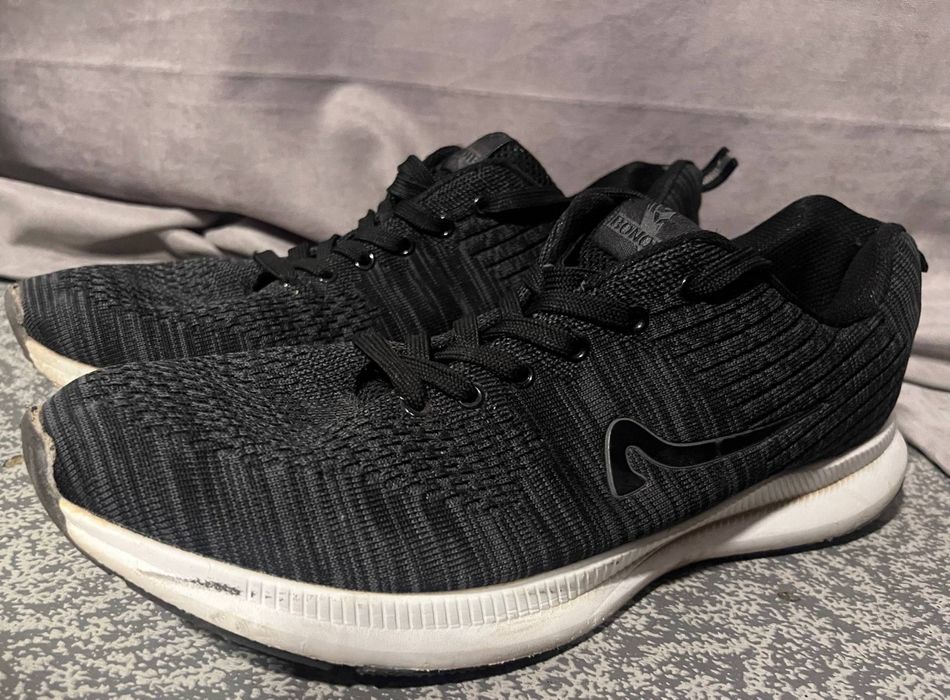 Обувь мужская
•Кофты (М) 500 грн• 
•Кроссовки (,45,46) 1000 грн•