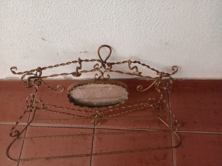 Bengaleiro com espelho