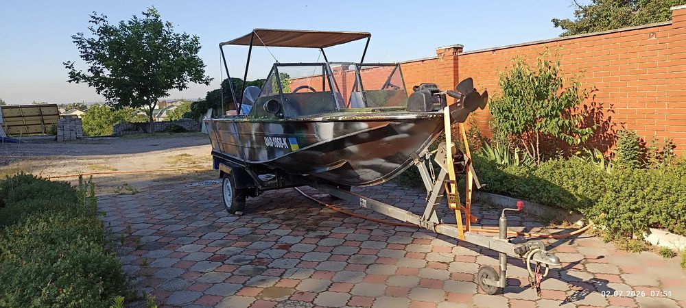 Продам човен з мотором і лафетом