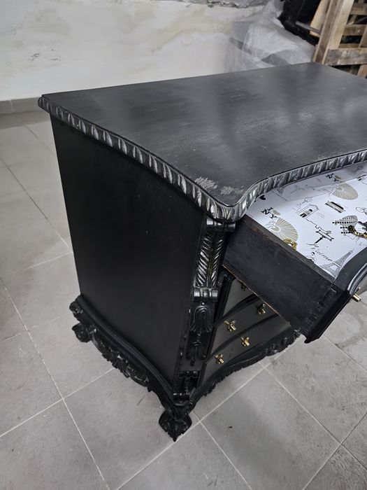 Cómoda antiga em bom estado geral