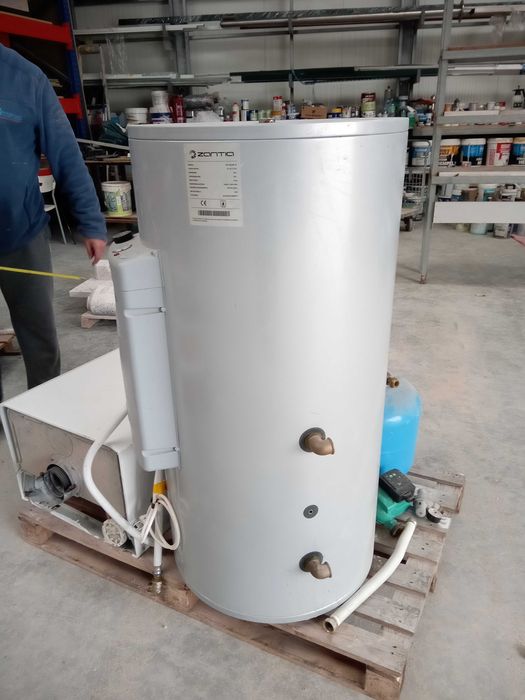 Conjunto de termo acumulador ZANTIA com radiadores para aquecimento