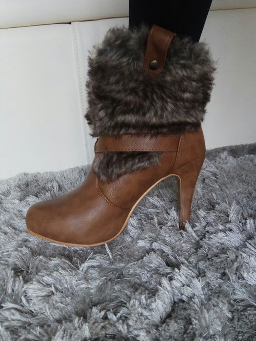 Botas / botins camel c/ pêlo -  38