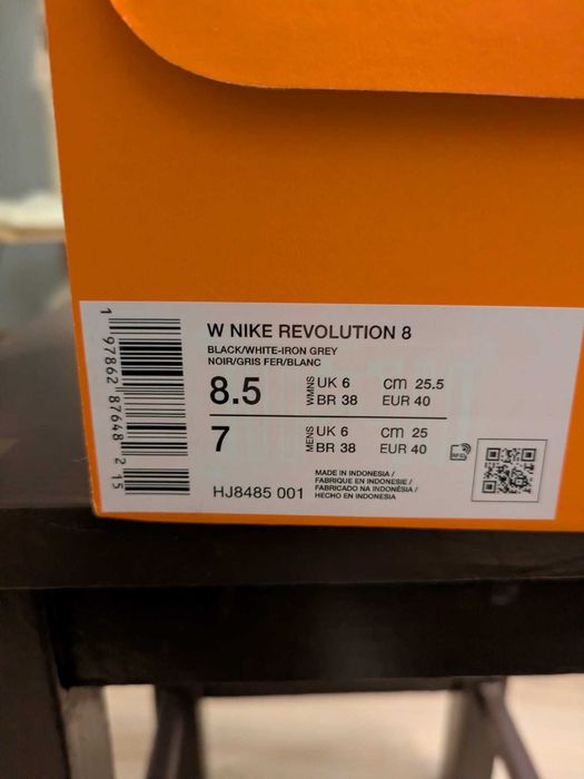 Buty damskie Nike Revolution 8 r. 40