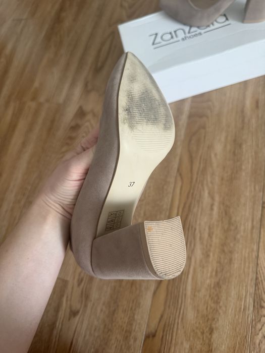 Туфлі бежеві 37 р