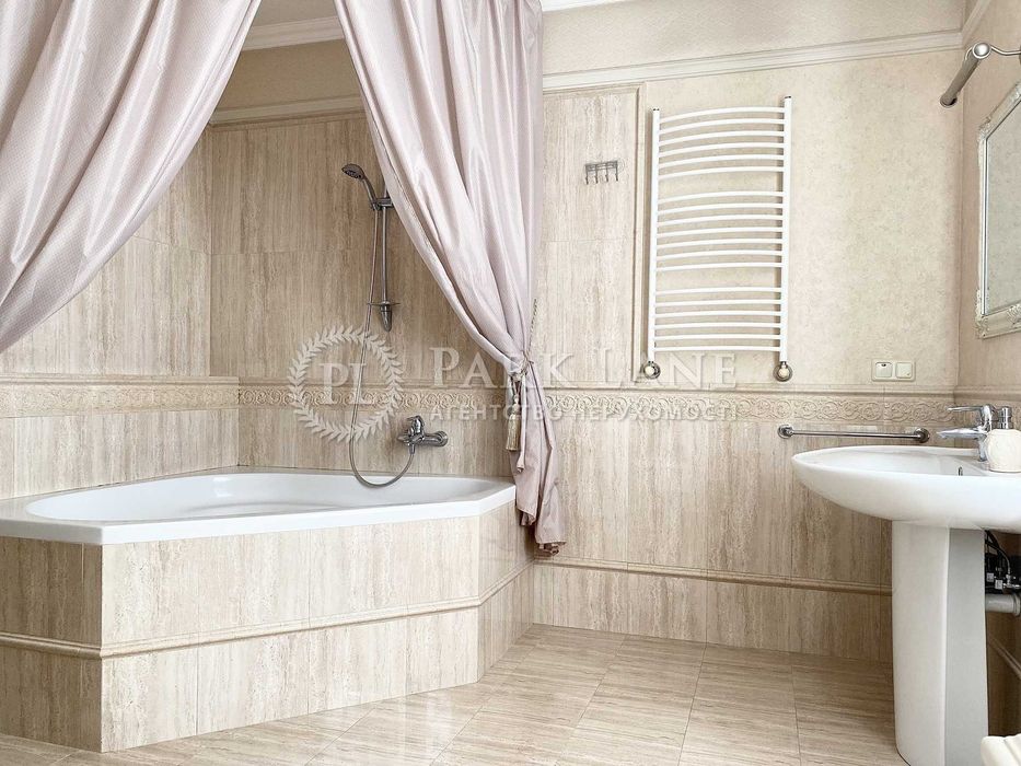 Романков. 430 м.кв. 50 соток земли.