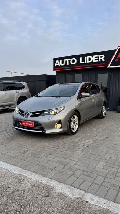 Toyota Auris Hybrid Тойота Ауріс 2014 р 1,8 бенз/електро АКПП Панорама