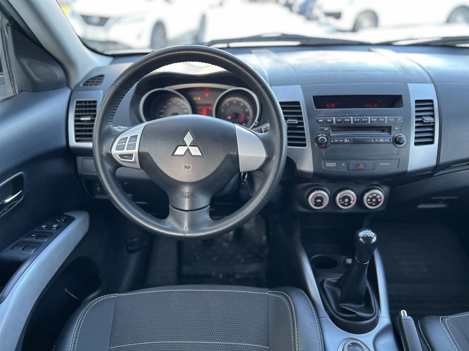 Mitsubishi Outlander XL 2.4 механика 2008г
