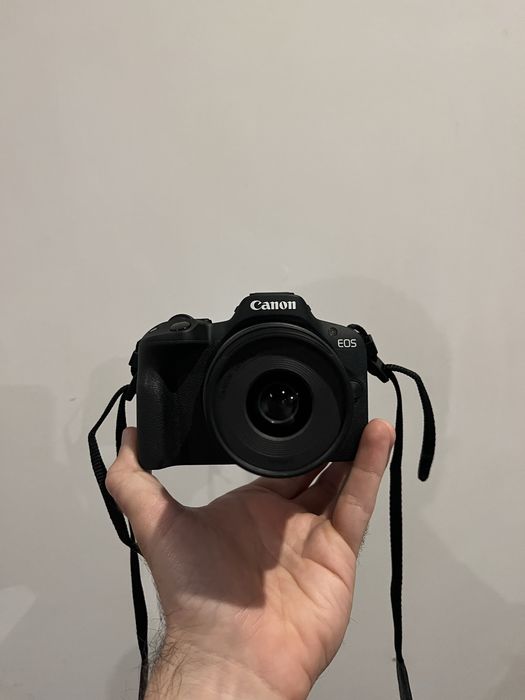 Canon EOS R50 + Objetiva RF-S 18-45mm + Bolsa Transporte