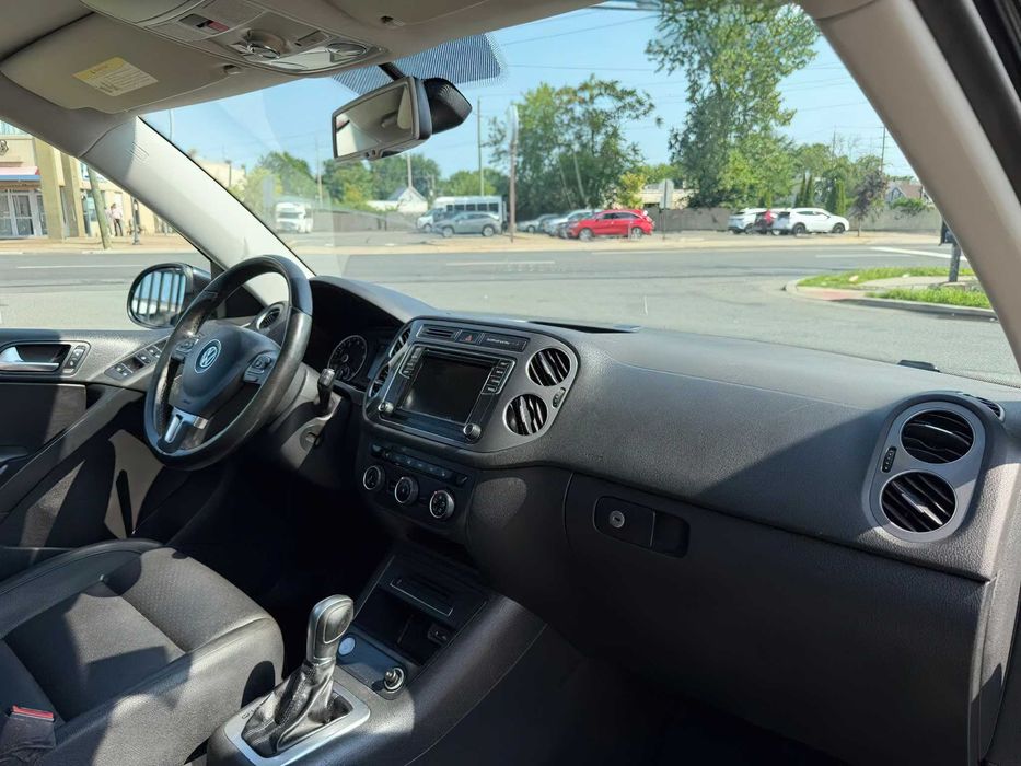 Volkswagen Tiguan      2016